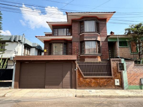 Great House, Amazing location!!